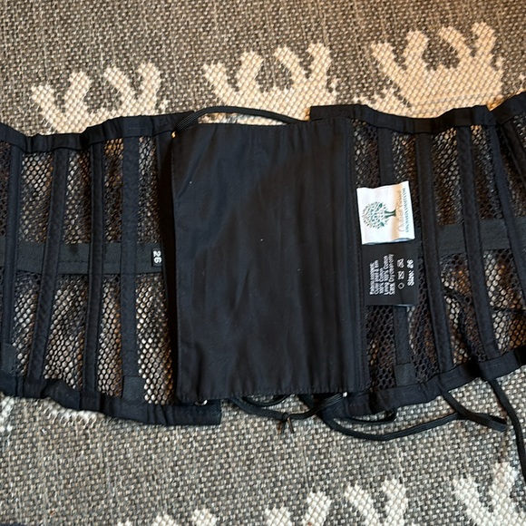 Orchard Corset 305 Modern Curve Standard Mesh Corset. Size 26 - Picture 4 of 9